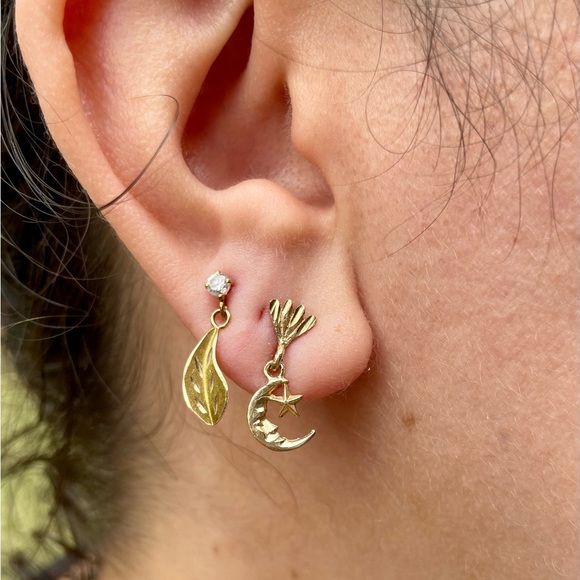 Vintage 1970's Leaf Tiny Dangle Gold Plated & Solid 14k Synth. Diamond Earrings - Picture 12 of 13